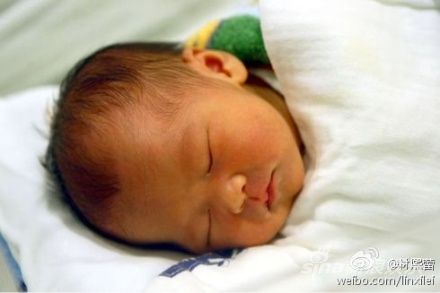 林熙蕾微博发女儿照片