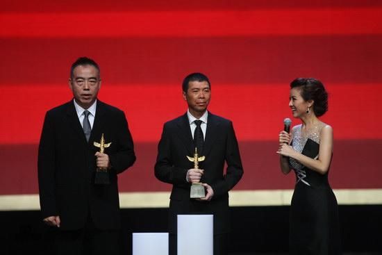 第13届华表奖上,导演陈凯歌与冯小刚同获优秀男演员奖